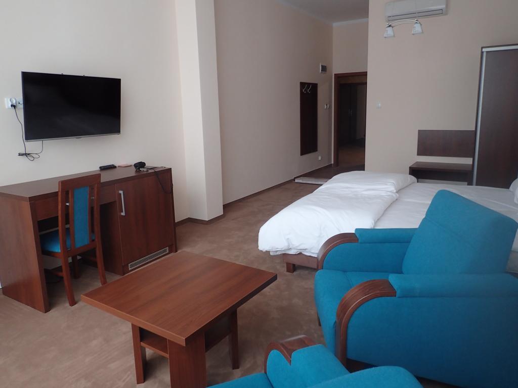 Gosciniec Pan Tadeusz II Hotel Гижицко Екстериор снимка